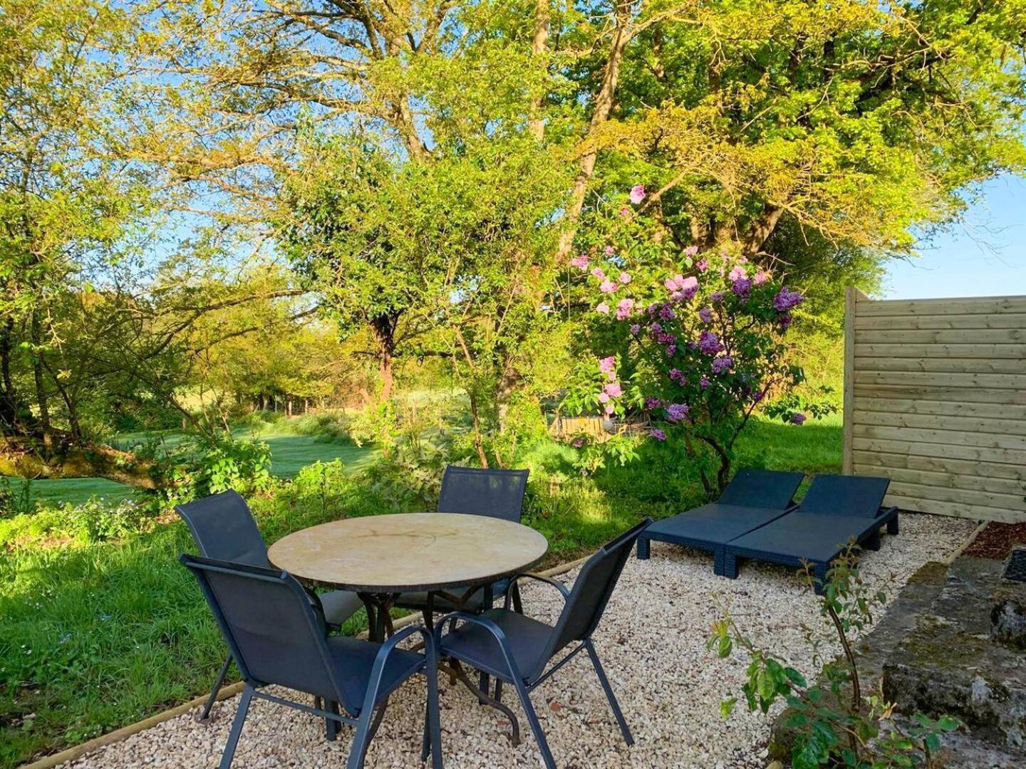 Le Clos Des Ecorcins - Terrasse - Parking Prive Saint-Amand-sur-Sevre Exterior photo