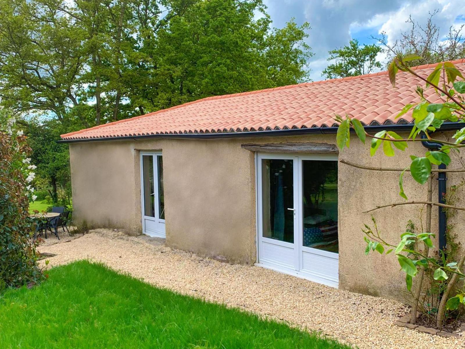 Le Clos Des Ecorcins - Terrasse - Parking Prive Saint-Amand-sur-Sevre Exterior photo